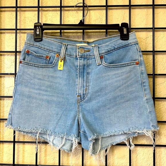 Levi Shorts - Picture 1 of 3